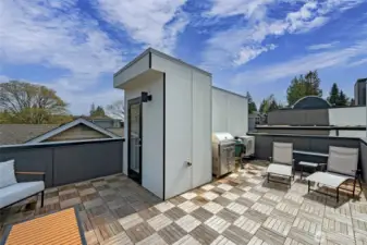 Barbecue Hook-Up - Room for all your outdoor furniture