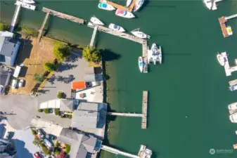 Aerial view of the 2 lots + docks. This prime location is on the corner at the end of the cul-de-sac on Matia Dr.