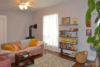 Unit 1 Living Room w/gas free standing Stove