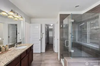 5 piece bath opening to spacious walk in closet