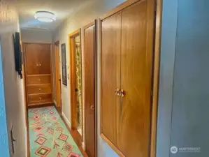 Hallway to bathroom/bedrooms. *Current photos unavailable due to tenancy restrictions.