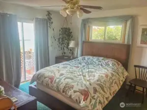 Primary bedroom with sliding door to deck/backyard. *Current photos unavailable due to tenancy restrictions.