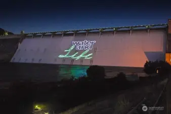 Enjoy the seasonal "One River, Many Voices" laser light show nightly from Memorial weekend thru end of September.