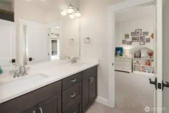 Twice the sinks, half the drama—this Jack & Jill bath keeps the morning routine civil (or at least gives everyone their own toothpaste blob).