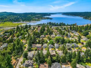 Wonderful neighborhood for walking, biking, and playing—includes access to tennis and pickleballcourts, and Enatai Elementary’s playground and turf (open to the public outside school hours)