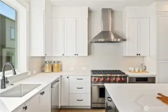 Homesite 43 - Pictures of similar Model Home 22 for representation purposes only.