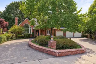 Majestic living in The Ridge!