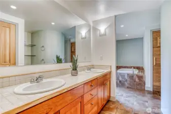 5 piece bath in primary