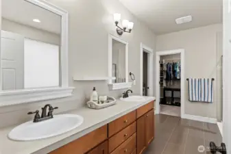 Spacious en-suite bath.