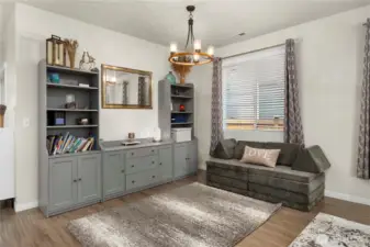 Sitting area or could be a formal dining room