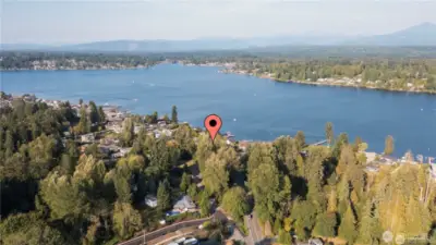 Lake Stevens in walking distance