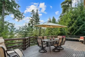 Huge deck with lots of seating space!