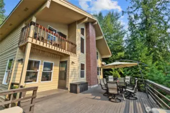 Siting on the large bench  on the back deck - what a great hang out space.