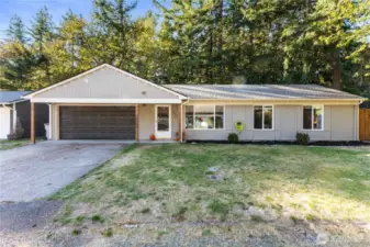 Come see this Gem in the Timberlane Development!  Home was just freshly repainted 9/25