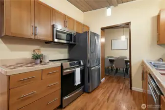 Newer tainless steel appliances that stay with the home