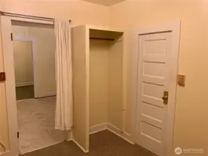 Cottage unit 908 1/2