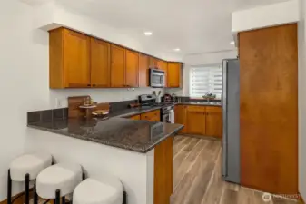 Well designed kitchen space, plenty of counter and cabinet space!