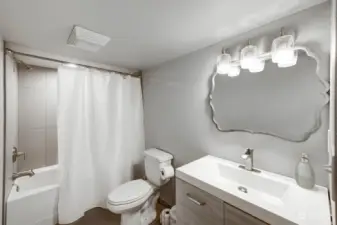 Full Bathroom off primary bedroom w/ walk-in closet and laundry area