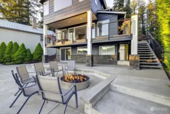 Entertaining Back patio and dock area perfect for those hot summer nights!