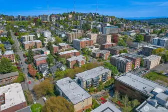 This Community is So Close to Everything Fabulous Seattle Has to Offer!