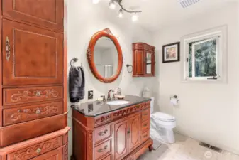 2nd floor - 3/4 bathroom