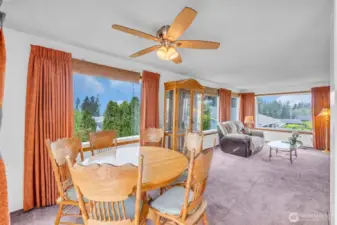 Diningroom for entertaining