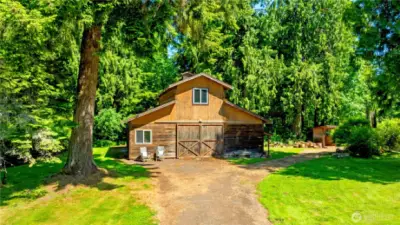 36' x 36' barn is a dream!