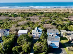 Centrally located on the peninsula.  Short distance to dining, golf, park and boat launch into miles of lakes and canals.