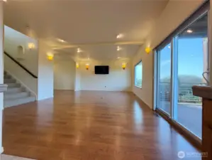 All Plygem windows with trickle vents.  Comforte X and Hunter Douglas window coverings.