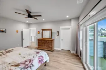 Upstairs primary bedroom