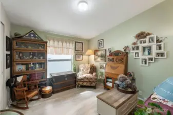 3rd bedroom with double doors