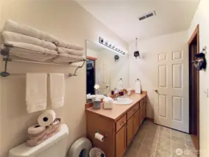 Upstairs full bathroom
