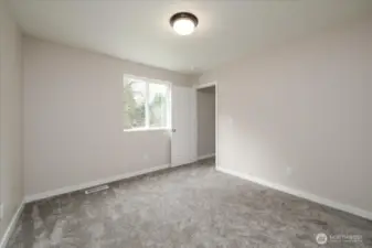 Main house: 4 identical upstairs bedrooms.