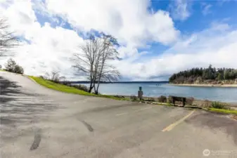 Beach access / boat launch