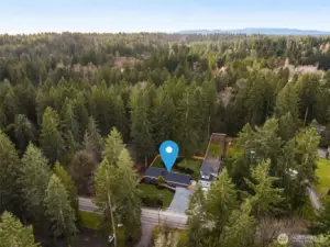 Ideally located near Woodinville Wine Country, parks, trails, shopping, short walking distance to top rated Leota Middle School, and convenient commuter routes to Redmond & Bellevue.