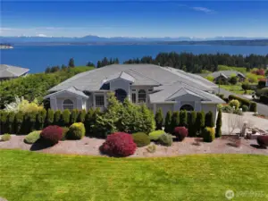 Welcome Home to Stunning Views!