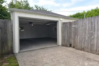 Garage / Shop