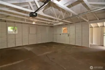 Garage / Shop