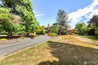 Long, circular driveway