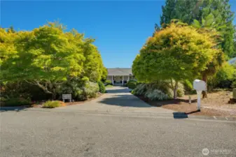 Step into the prestigious gated Wind ‘N Tide community, where private beach rights grant direct access to the serene shores of Henderson Bay for tranquil waterfront strolls and breathtaking sunsets.