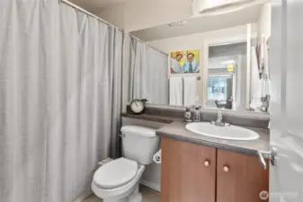 Full bath in the hall way.