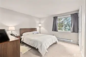 Primary bedroom w/walk in closet and full bath.