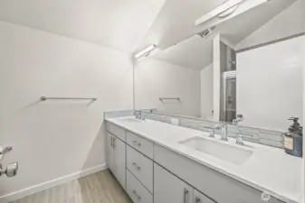 Primary ensuite with dual sinks