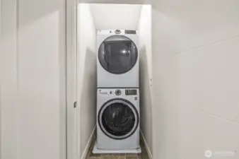 Washer/Dryer on top floor.