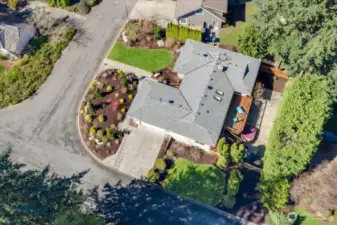 What a great aerial view of the house, lot and wonderful backyard! You can see the square footage better with this shot from the exterior, and the architectural footprint.  What a great house and land combination to come experience and enjoy!
