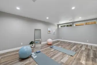 Brand new finished Bonus Room!!  Could be your Yoga, exercise room, or Craft room.  Its up to you, but what a great living space!