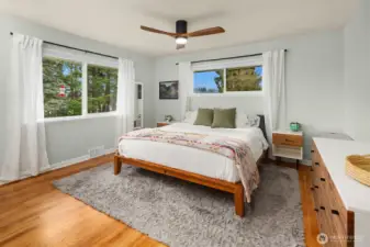 Primary bedroom, windows on 2 sides