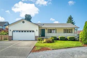 2 car garage plus driveway, off street & RV/Boat parking