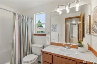 Full Bath off hallway
