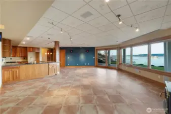 Large open space has so many possibilities.  Media room, ADU, Rec room....